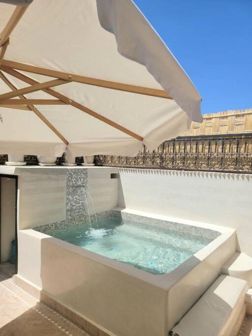 Riad Isahiac Avec Piscine En Exclusivite مراكش المظهر الخارجي الصورة